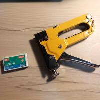 ราคา HOTAK 3-Way Staple gun เครื่องยิงบอร์ด เครื่องยิงแม็ก ปืนยิงแม็ก แถมฟรี! ลูกแม็ก 1 กล่อง มือสอง (5477959812)