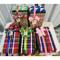 ราคา ชุดรับไหว้หมอนขิต+ผ้าขาวม้า(เนื้อผ้าฝ้ายแท้100%),(เนื้อผ้าTC)พร้อมติดโบว์ป้ายชื่อฟรี (41028823236)