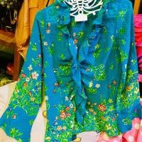 ราคา เสื้อวินเทจแต่งริ้วระบายคอและแขนผ้ายืดอก38-40 (7901426486)