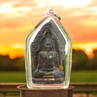ราคา พระขุนแผน รุ่น คูณรวยมหาสเน่ห์ ตะกรุด19 ดอก เนื้อว่านดำ หลวงพ่อคูณวัดบ้านไร่ ปี 2543 (42150330093)