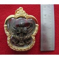 ราคา จี้พญาครุฑสี่กรเนื้อเม็ดมะขามเลี่ยมทองไมครอนพร้อมใบคาถาค่ะ. (1835877329)