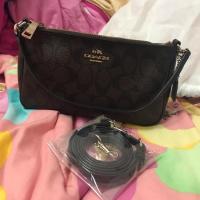 ราคา Coach pouch แท้ ลายซีสีน้ำตาลเข้ม (1686152305)