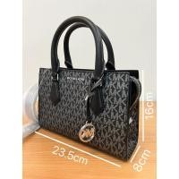 ราคา Sale!!!กระเป๋า michael korsรุ่น 35H3S6HS5Bของแท้100%หิ้วมาจากอเมริกาจ้าของใหม่รุ่นนี้หายากแล้วนะค่ะ❤️ (23862397559)