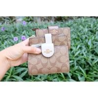 ราคา Coach Medium Corner Zip Wallet In Signature Canvas กระเป๋าสตางค์ขนาดกลาง (8215479218)