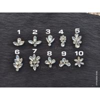 ราคา 1แพ็คมี 5อัน พร้อมส่งในไทย คริสตัลเทียม/เพชรแบบรีด...ตัวกาวจะละลายติดบนเสื้อโดยการรีดและมีช่องสำหรับเย็บ (28170821525)