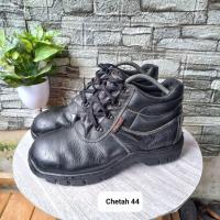 ราคา รองเท้าเซฟตี้มือสอง ยี่ห้อ Chetah ไซส์ 44 พื้นรองเท้า 29cm (47855867372)