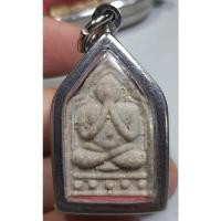 ราคา พระปิดตาเนื้อผงเนื้อหามวลสารเก่าไม่ทราบที่เลี่ยมกรอบ (23441680708)