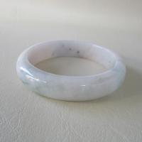ราคา กำไลหยกพม่า Jadeite type A ขนาดวงใน 58.8mm กว้าง 14.7mm ทรงกลมท้องแบน สวมใส่ได้ทุกเพศ (27777539486)
