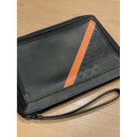 ราคา กระเป๋าใส่ ipad Emporio Armani มือสอง แท้ % (8144855046)