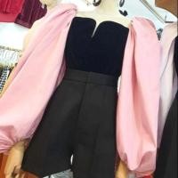 ราคา (ส่งต่อ) เสื้ออกเกาะผ้ากำมะหยี่ แขนพองสีชมพู (4340057969)