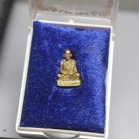 ราคา Q040หลวงพ่อเงิน วัดบางคลาน จ.พิจิตร รุ่นนี้ รวย รวย รวย ปี2536 ตั้งทุนสงเคราะห์เด็กนักเรียนยากจน (52400634829)
