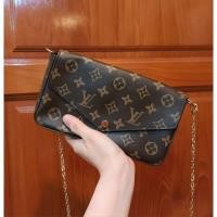ราคา กระเป๋าสะพายไหล่ผู้หญิง***มือสอง***ขนาด 8 นิ้ว (27425584144)
