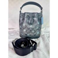 ราคา กระเป๋า coach รุ่นขนมจีบ สายสปอร์ต มือสอง สภาพใหม่มาก รับประกันของแท้จากอเมริกา 100% (29736431291)
