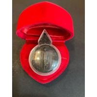 ราคา No1041 เหรียญยืนหลัง ภ.ป.ร. ปี 2519 หลวงปู่แหวน สุจิณฺโณ วัดดอยแม่ปั๋ง (24938111616)