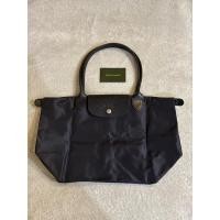 ราคา [USED] กระเป๋า Longchamp สีดำ ขลิบสีเขียว หูยาว ไซส์ m (29627102879)