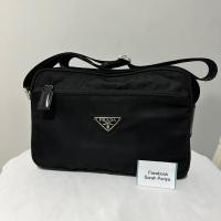 ราคา Vintage Prada tessuto nylon crossbody bag แท้ 100% แถมดันทรงกระเป๋า (20082081496)