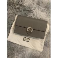 ราคา GUCCI Interlock WOC สีเทา used very like new!! ใหม่กริ้บ!!! เก็บไม่ได้ใช้เลย (11321925030)