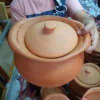 ราคา หม้อดินเผา หม้อจิ้มจุ่ม ต้มยำ สุกี้ ขนาดปากกว้าง 10 นิ้ว วัดรวมหู ใส่น้ำได้ 4 ลิตร ได้ 1 ใบ พร้อมส่ง (29263705054)