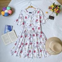 ราคา เดรสผ้าเรย่อน แขนสั้นสีขาวพิมพ์ลายดอก (22966188402)