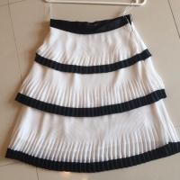 ราคา กระโปรงพลีทjaspal size S เอวสูง 25 นิ้ว สะโพกฟรี ยาว 20 นิ้ว ซื้อมาซักครั้งเดียว ไม่เคยใส่ เล็กไปสำหรับเรา (927242614)