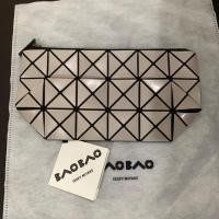 ราคา New! baobao issey miyake cosmetic bag แท้ จากญี่ปุ่น (6733530811)
