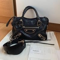 ราคา Good condition Balenciaga mini city metallic edge 2015 อะไหล่ทอง สภาพดี ใช้งานทั่วไป ขอบมุมมีรอยบ้าง (2057535591)