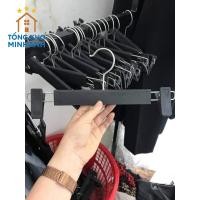 ราคา ไม้แขวนเสื้อกระโปรง-คลิปหนีบกางเกงพลาสติกสีดํา-คลิปหนีบกางเกงพลาสติกราคาถูกสําหรับร้านแฟชั่น ทีเคมินห์ห์ (50056484809)