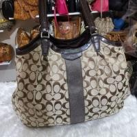 ราคา กระเป๋าสะพายโค้ช​ Coach ของแท้​มือ2 สภาพดี​ สะพายไหล่​ ขนาด​ 15นิ้ว​ (3828649715)