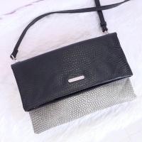ราคา [กระเป๋ามือสอง] ANNE KLEIN ของแท้!! cross body หนังวัวแท้ 12นิ้ว สีดำ-เทา กระเป๋าสภาพดี กระเป๋าสะพายข้าง แอนน์ไคลน์ (8748177452)