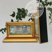 ราคา กรอบรูปใส่ธนบัตร กรอบแบงค์ กรอบรูป กรอบกระจก กรอบมีฐาน (กรอบเปล่า) ชนิดราคา 50 บาท หลายรุ่่น (11285650098)