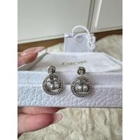 ราคา Used once ‼️ Dior earring ออก shop ไทย ปี2023 สภาพสวยมาก ใส่ครั้งเดียว เพชรครบ น่ารักมาก (27603514930)