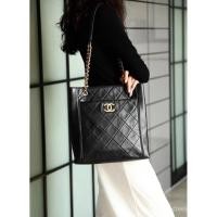 ราคา CHANEL Early Spring Commuter Tote Bag ทำจากหนังวัวคุณภาพดีจากประเทศอิตาลี เหมาะสำหรับใช้งานเป็นกระเป๋าถือ สะพายข้างและใช้ได้หลายโอกาส (50057877256)