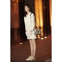 ราคา กระเป๋า Chanel Liu Cici สไตล์คล้ายแบรนด์ใหม่ สองสี (ดำและขาว) พิมพ์ดอกไม้จากหนังวัวแท้ ขนาดใหญ่ มีสายสะพายและโซ่ สำหรับผู้หญิง 26 ซม. (51507885938)