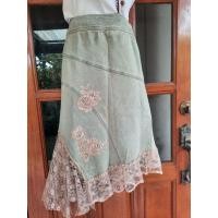 ราคา กระโปรงยีนส์สีสนิมแต่งลูกไม้/เอวสูง 28" ยาว 28"/สินค้ามือสอง (50601715266)