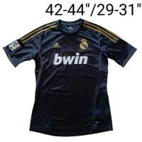 ราคา เสื้อบอลแท้ ทีมเรียลมาริด เยือน ปี 2011-12 ป้ายคอไซส์ M มือสอง วัดหน้าผ้าอก 42-44"ยาว 29-31" (46608177305)