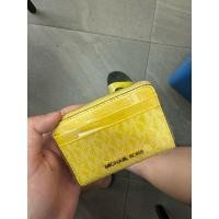 ราคา กระเป๋าใส่บัตรมีซิป michael kors สีเหลืองของแท้ (25343887238)