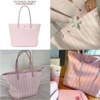 ราคา What’s in my tote bag Victoria Secret tote bag ใครไม่ทันรอบที่แล้วรีบเอฟด่วนงับ‍♀️ (50308721085)