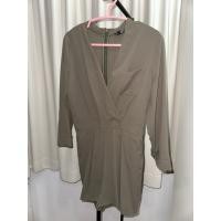 ราคา Topshop จั๊มสูทขาสั้น สีolive (45003399874)
