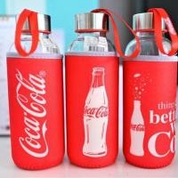 ราคา ขวดน้ำเป็นแก้วพร้อม ปลอกใส่ลายโค้ก (6614683619)