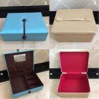 ราคา กล่องเก็บของ กล่องเครื่องประดับ กล่องเครื่องสำอาง พร้อมกระจก แบรนด์ ESTEE LAUDER ใบใหญ่ เรียบ หรู สไตล์ผ้าไหม กล่องแข็ง (3172559742)