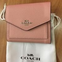 ราคา กระเป๋าสตางค์ coach 3พับ งาน shop มือ 1 ของใหม่ไม่มีตำหนิ (1160701917)