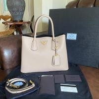 ราคา Very like new‼️ Prada Saffiano Cuir Double Tote Bag (12201749669)