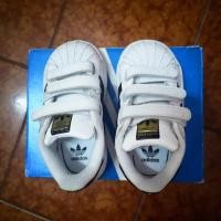ราคา Adidas SuperStar size 5k (วัดด้านใน 14cm) ของแท้ จาก shop ที่ไทย ( มือสอง) (1598880400)