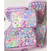 ราคา ส่งฟรี ของแท้ 100 % กล่องดินสอ smiggle 2 ชั้น สีม่วงรุ้ง (2353744551)