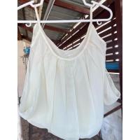ราคา สายเดี่ยวผ้าชีฟอง สีครีม ไซส์ S 30 บาท ตำหนิ1จุด ใส่ไป1ครััง (25838216074)