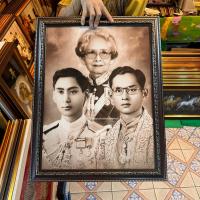 ราคา กรอบรูปภาพมงคล สมเด็จย่า ร.8 ร.9 ภาพมงคล มอบเป็น ของขวัญ ของที่ระลึก งานขึ้นบ้านใหม่ งานเกษียณ (17198985989)