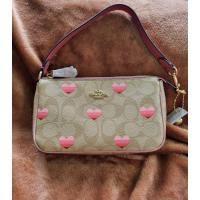 ราคา COACH ทรงพอช น่ารัก❤️ (22944452719)