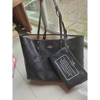 ราคา Coach reversible city tote (Black and White) (25612374296)