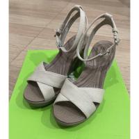 ราคา รองเท้า Crocs รุ่น Leigh II Cross-Strap Ankle Wedge ของแท้ (5091023549)