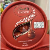 ราคา (พร้อมส่ง✈️)Lindt Lindor Chocolate 62.5g / ลินด์ ลินด์เดอร์ ช็อกโกแลตนมสอดไส้ครีมช็อกโกแลต 62.5กรัม (5 ชิ้น) (44476684759)